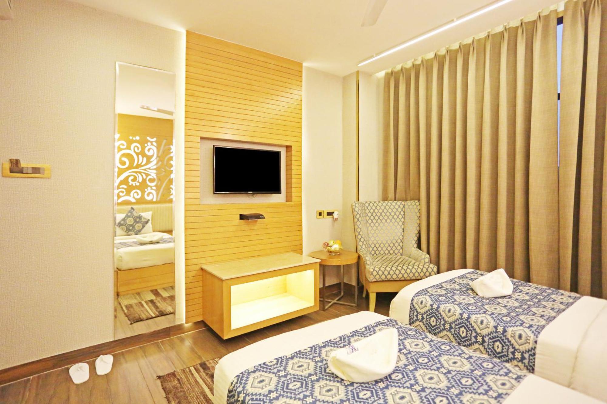 Jrd Luxury-Business Hotel Nueva Delhi Exterior foto